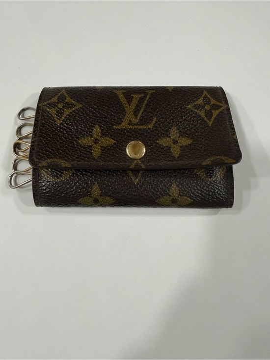 Louis Vuitton Accessories - ✨ Authentic Louis Vuitton Monogram 6 Key Holder – w/ Entrupy COA✨